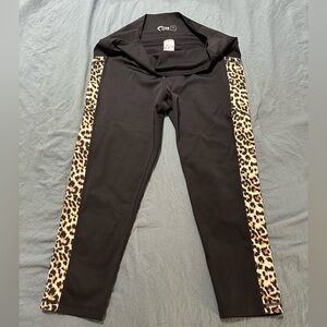 Leopard print capri